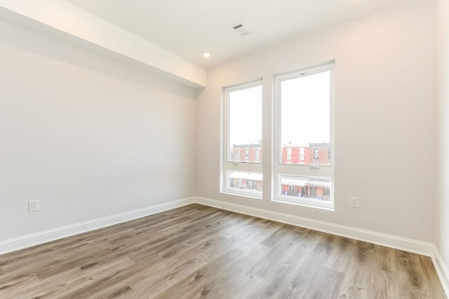 Building Photo - 953 Belmont Ave