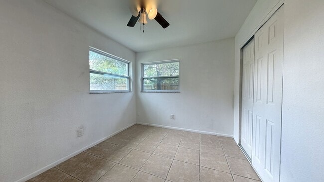 Building Photo - 1121 N Saturn Ave