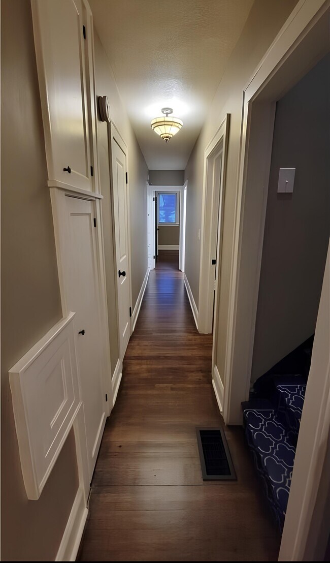 Main Floor Hallway - 2914 Golden Valley Rd