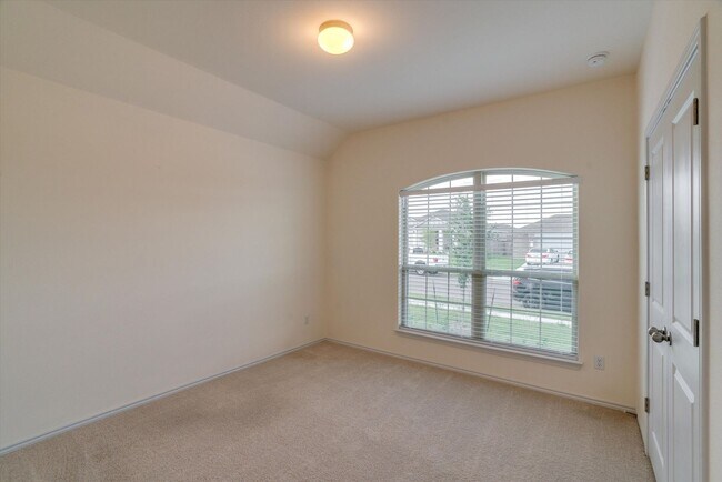 Building Photo - 3500 Pauling Loop