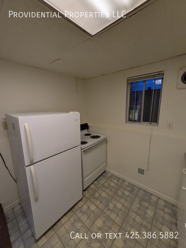 Building Photo - 2468 S College St