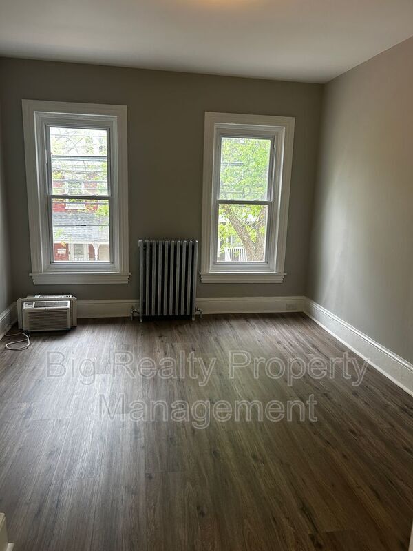 Building Photo - 262 Beech St