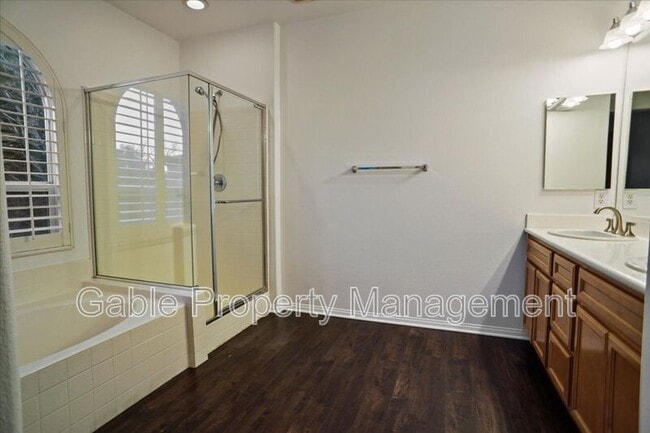 Building Photo - 27023 Fairway Ln