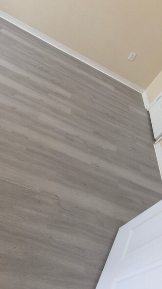 Building Photo - 18001 Richmond Pl Dr