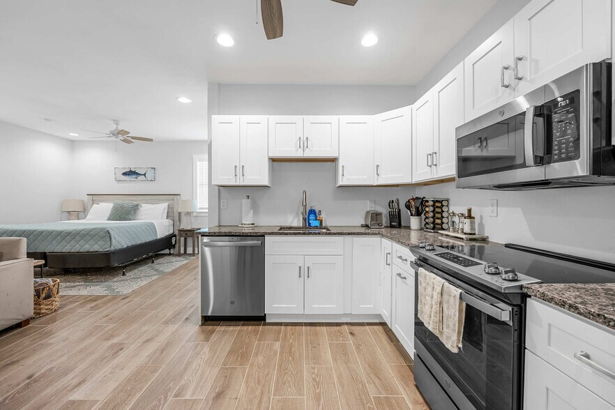 Building Photo - 905 N Tropical Trail