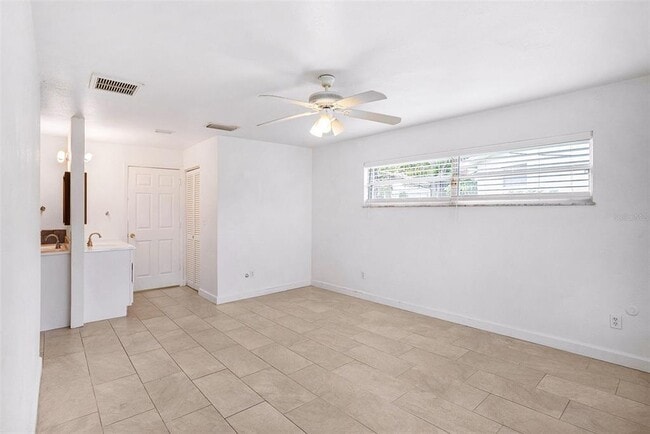 Building Photo - 1640 Picardy Cir