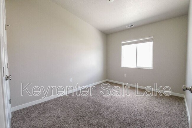 Building Photo - 1091 W Emerald Pools Ln