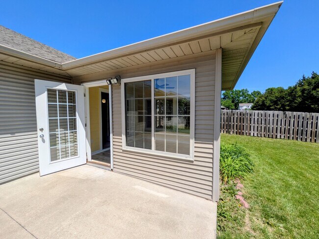 Building Photo - 2504 Feldspar Ct
