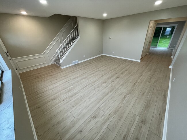 Building Photo - 2598 Chamberlain Rd