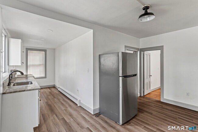 Building Photo - 63 Reynolds St