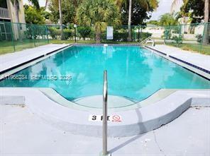 Building Photo - 1500 Crescent Cir