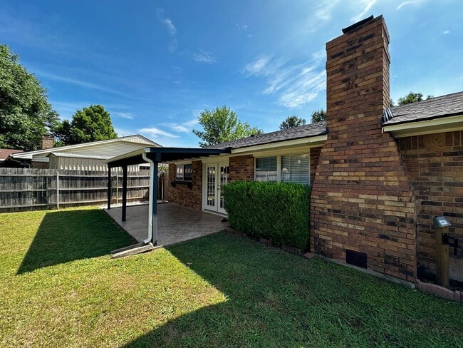 Building Photo - Remodeled