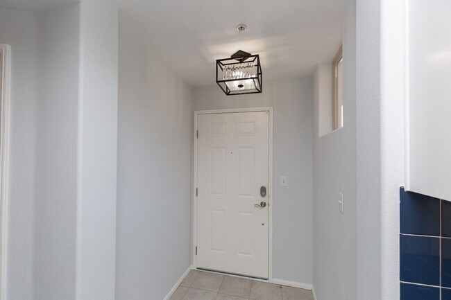 Building Photo - AMAZING 2/2 MARINA DISTRICT CONDO WITH 2 A...