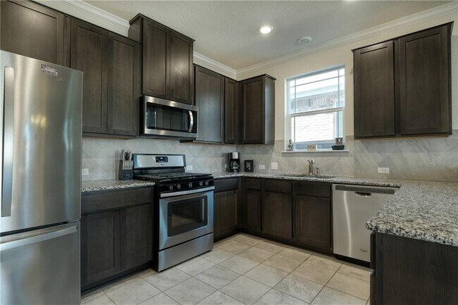 Building Photo - 521 Bradford Ln