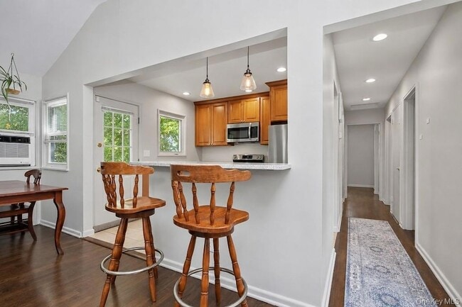 Building Photo - 7 Tudor Pl