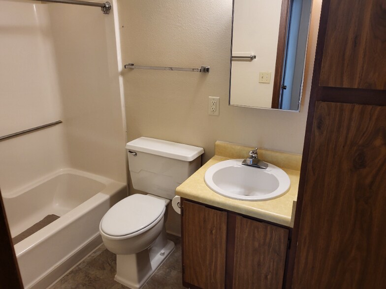 Building Photo - 311 E Main St