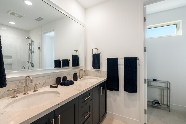 Building Photo - 75642 Via Livorno