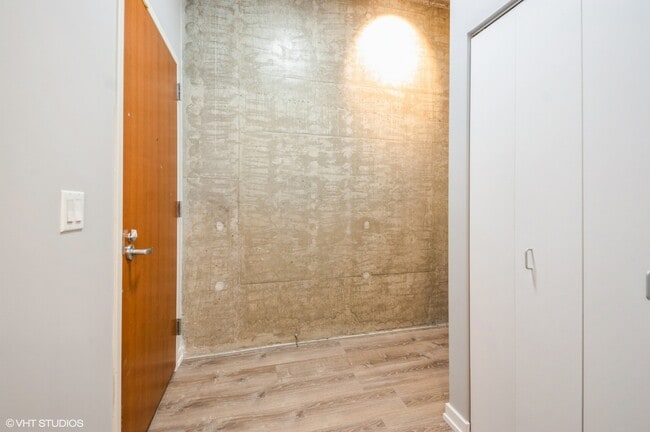 Building Photo - 235 W Van Buren St