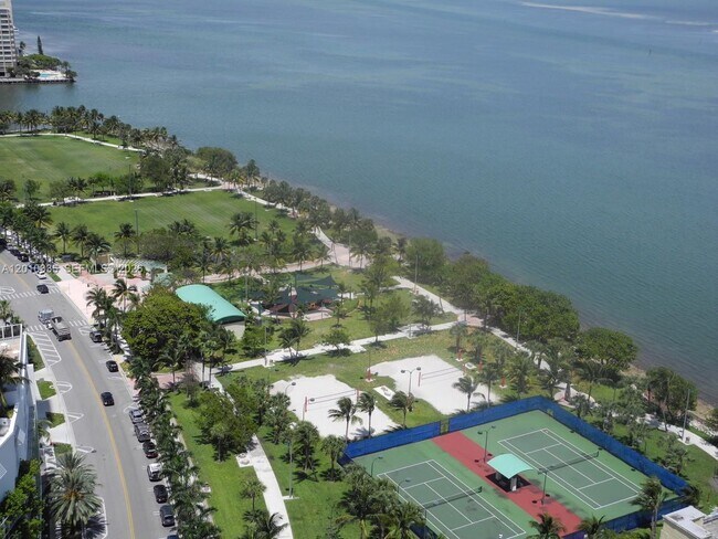 Building Photo - 1717 N Bayshore Dr