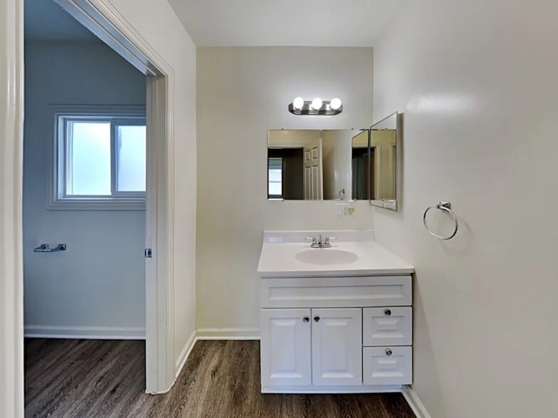 Building Photo - 426 Nueces Spring