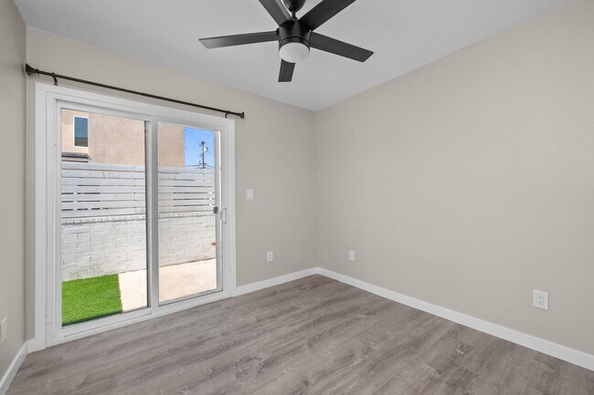 Building Photo - Bedrooms for Rent!