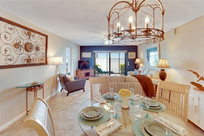 Building Photo - 7700 Sun Island Dr S