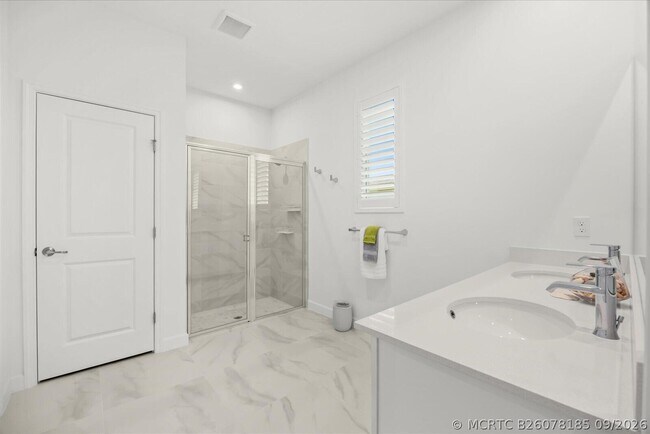 Building Photo - 10550 SW Orana Dr
