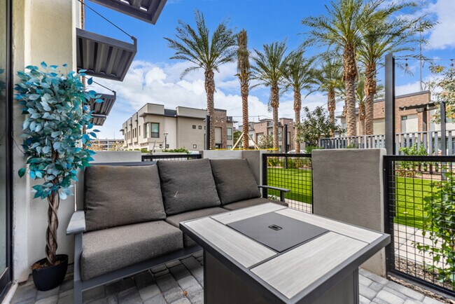 Building Photo - 164 E Lexington Ave