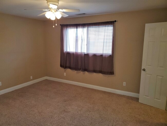 Building Photo - Huntington Condominiums upstairs, beautiful 2 br, 2 bth, wood burning fireplace