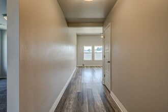Building Photo - 3 Bedroom 2 Bath House for Lease!!
