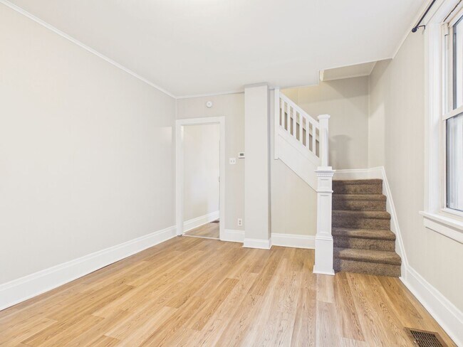 Building Photo - 3 Bedroom on Dunkle St.