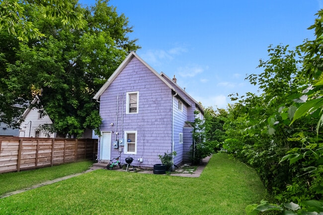 Building Photo - 454 Sherburne Ave