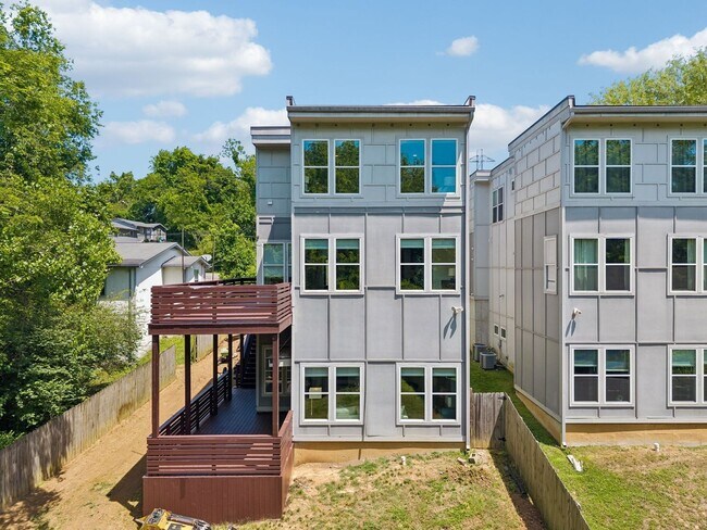 Building Photo - Secret Oasis in East Nashville - FOR LEASE