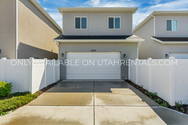 Building Photo - 2353 N Holbrook Way