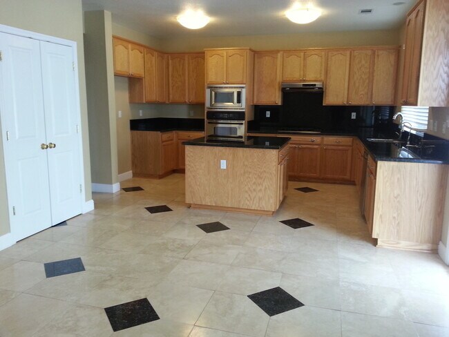 Building Photo - Lovely 5 bedroom Antioch Home