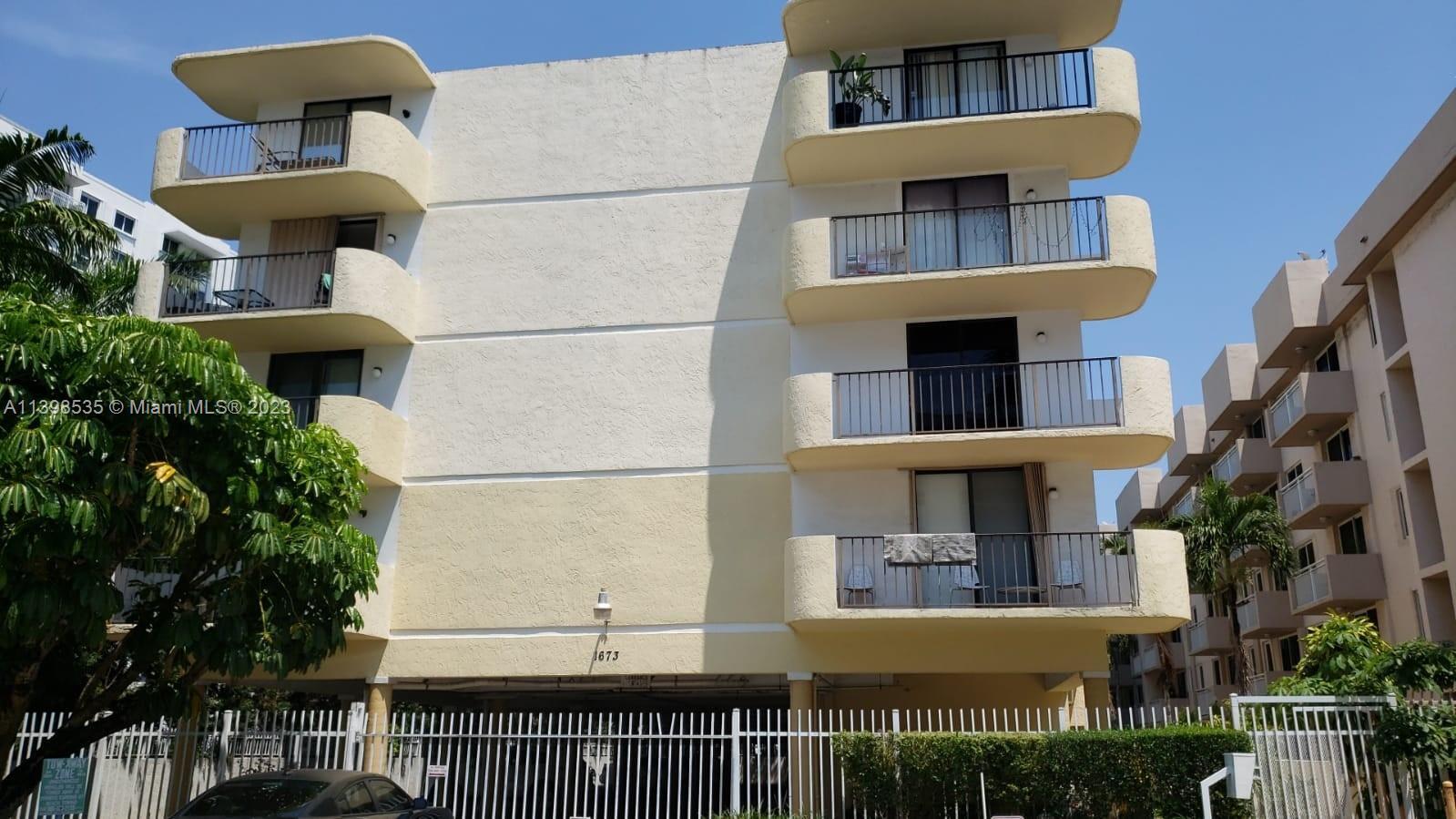 Building Photo - 1673 Bay Rd