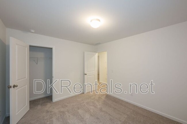 Building Photo - 182 Parkwood Dr