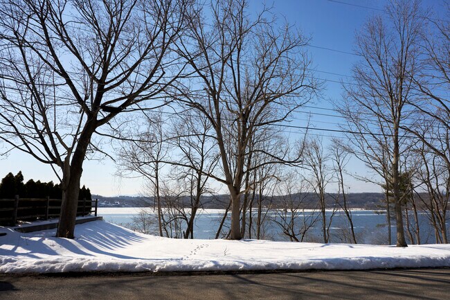Building Photo - 41 Grinnell St