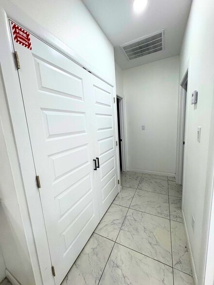 Building Photo - 912 N Woodson Ave