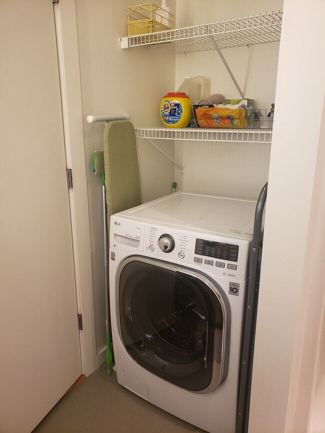 Building Photo - Furnished Condo in Overlook Neighborhood!