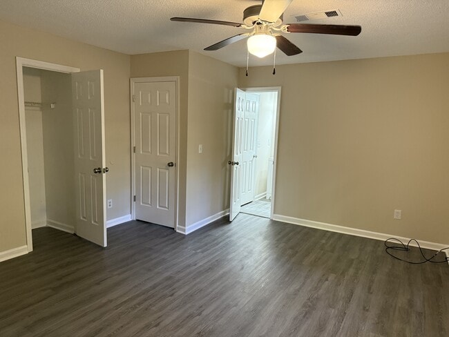 Building Photo - 888 Timbercrest Ct