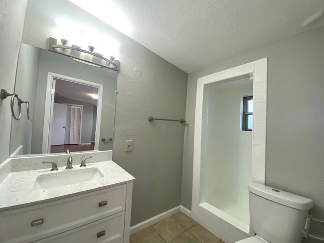 Building Photo - 3 Bedroom 3 bathroom Remodeled home ready to be loved