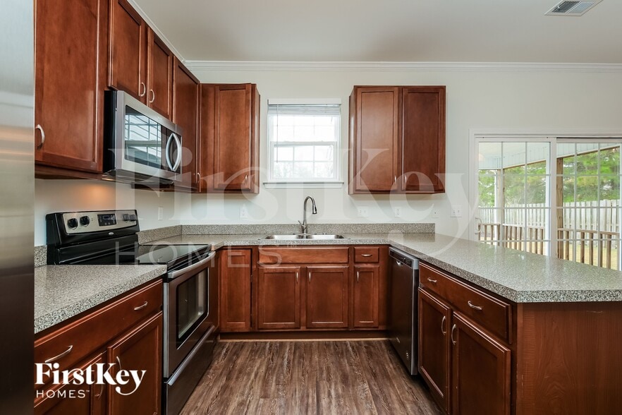 Building Photo - 3357 Middlesboro Ave