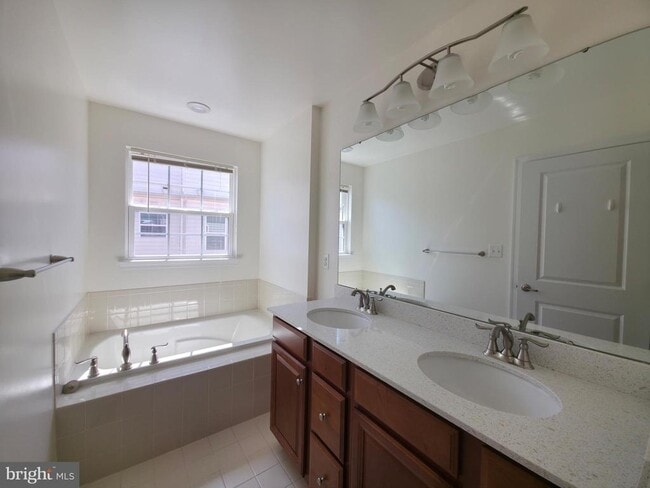Building Photo - 5323 Smith's Cv Ln