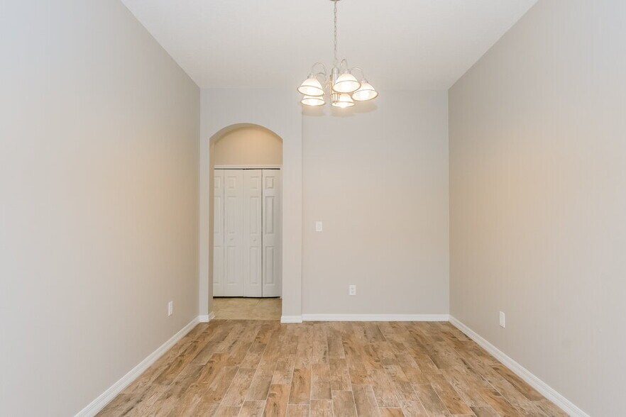 Building Photo - 904 Parker Den Dr