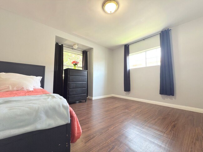 Building Photo - 4-Bedroom Home with Expansive Backyard in ...