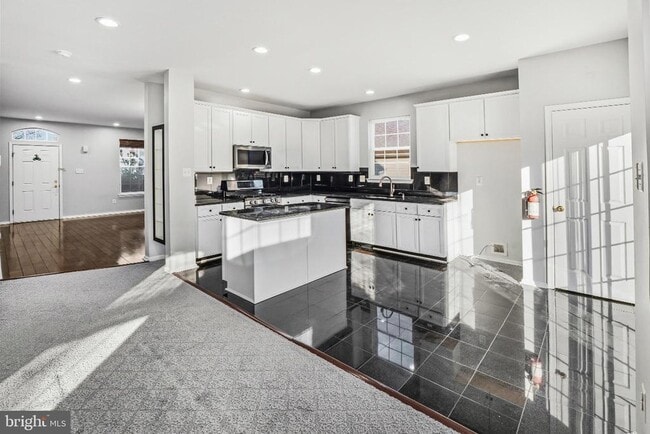 Building Photo - 109 Holly Dr