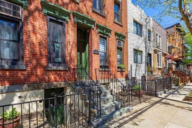 Building Photo - 372 2nd St