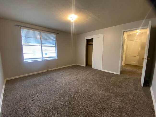 Building Photo - 221 N Pesotum Ave