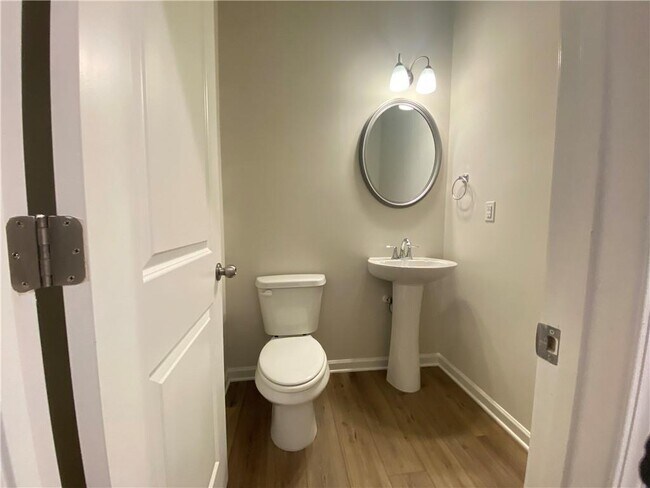 Building Photo - 4679 Fullerton Dr